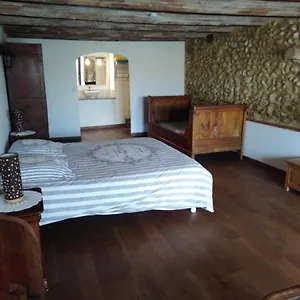 A La Ferme Au Milieu Des Lavandes Gasthof Valensole
