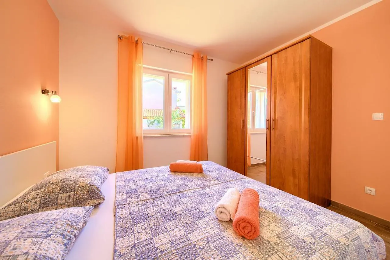 Stela Lejlighed Pinezići